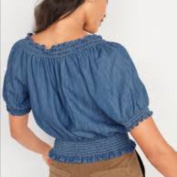 Old Navy Chambray Scoop Neck Top. Size large. - Picture 2 of 7